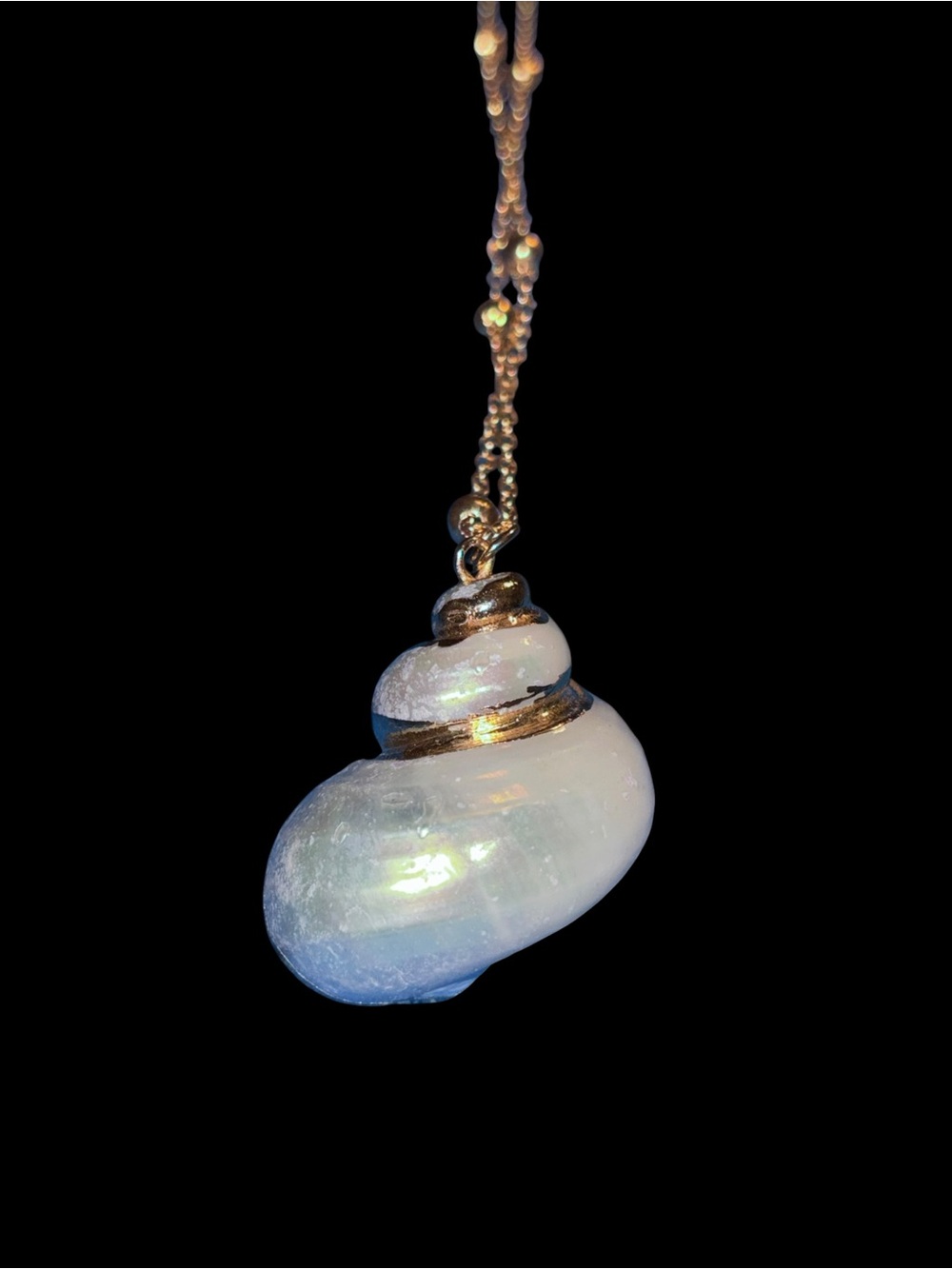Opalesque Shell Pendant Necklace - White and Gold plated